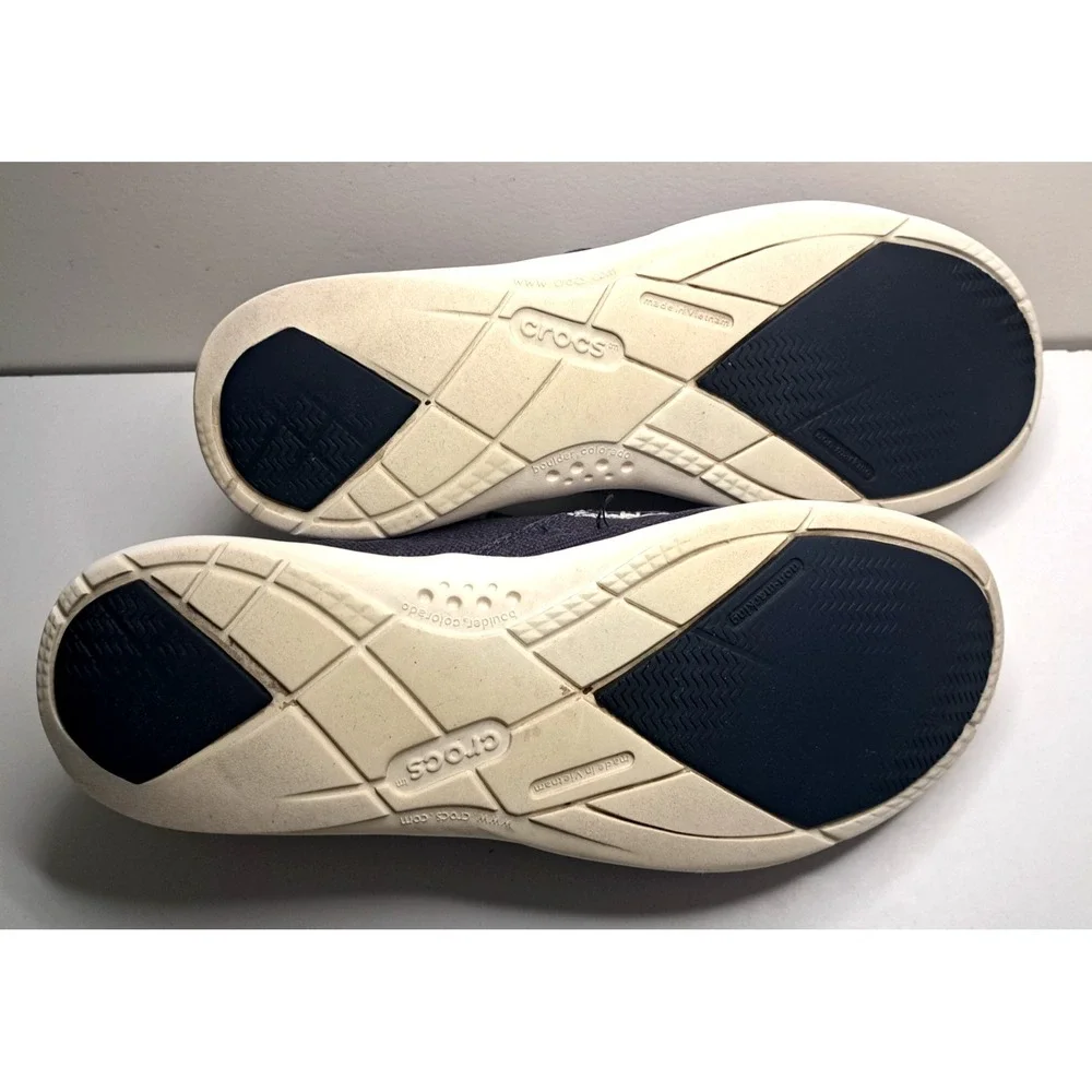 CROCS pair walu